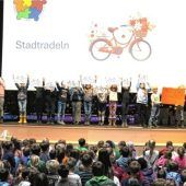 Bad Aiblinger St.-Georg-Schule spendet 2900 Euro an Caritas Kinderdorf