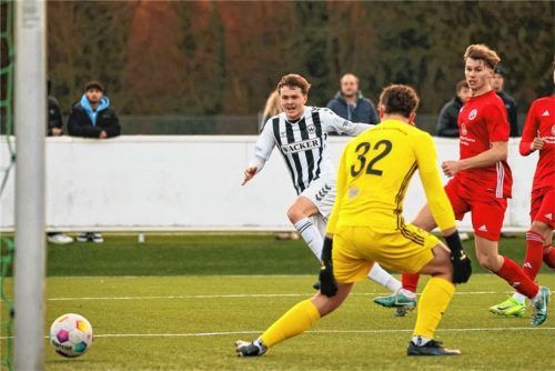 Tobias Duxner trifft hier ins kurze Eck zum 2:0.Foto mb.presse – Butzhammer