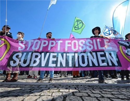 Vor der Wahlkampfveranstaltung von Hubert Aiwanger in Rosenheim soll auf der Loretowiese eine Kundgebung für mehr Klimaschutz stattfinden (Symbolbild). Foto dpa