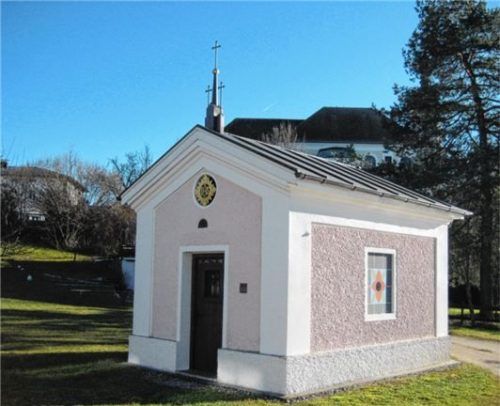 Was soll mit der Kapelle in der Ortsmitte passieren? Die Bürger sollen mit überlegen. Foto kirchner