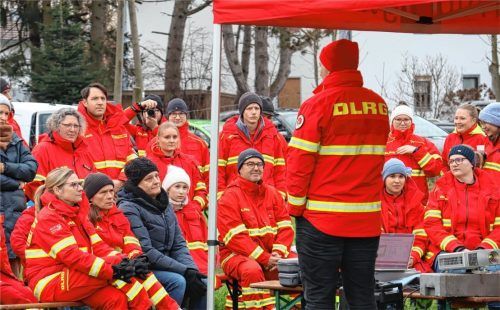 Wollen sich selbst tatkräftig beim Bau des neuen Wasserrettungszentrums einbringen: die Mitglieder der DLRG. Foto re