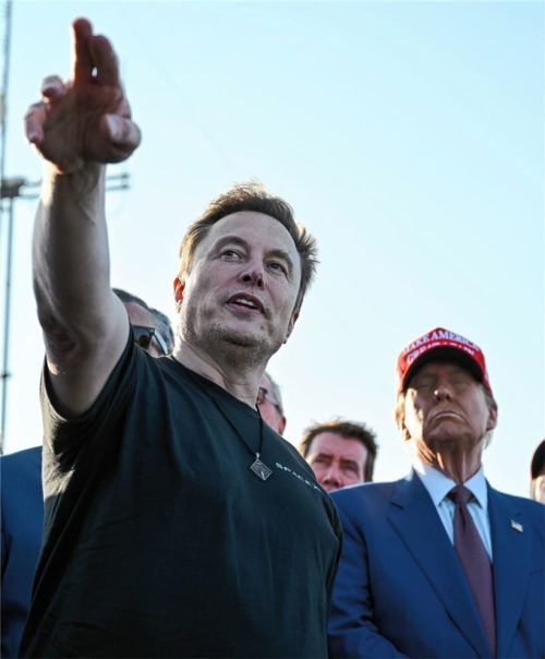 Zeigt Elon Musk (links) auch in Deutschland, wo es langgeht? Hier spricht der reichste Mensch der Welt mit dem designierten US-Präsidenten Donald Trump vor einem Testflug der SpaceX Starship-Rakete in Boca Chica, Texas. Foto dpa