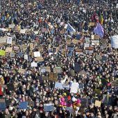 Riesen-Party gegen Rechts