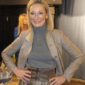 Mit Bairisch auf den Punkt – Iberl-Bühne begeistert Promis