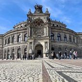 Auferstanden aus Ruinen