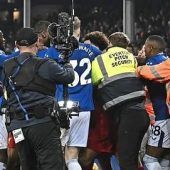 Merseyside-Derby gerät außer Kontrolle