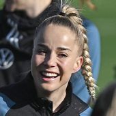 Stehauffrau Gwinn wird Kapitänin