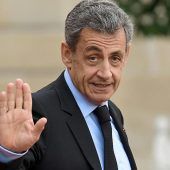 Frankreich bietet Atom- Schutzschirm an