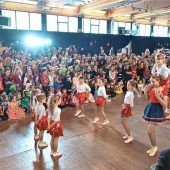 Riesenhüpfburg und Rosenheimer Hoheiten zu Gast