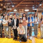 Stadtbücherei: Geschenk zum nachgeholten Jubiläum