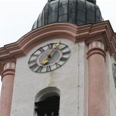 Kirchturmuhr vom Blitz getroffen