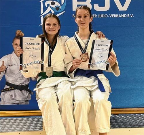 Amelie Weibezahl (links) und Katharina Bonleitner haben bei der bayerischen Einzelmeisterschaft Medaillen geholt.Foto re