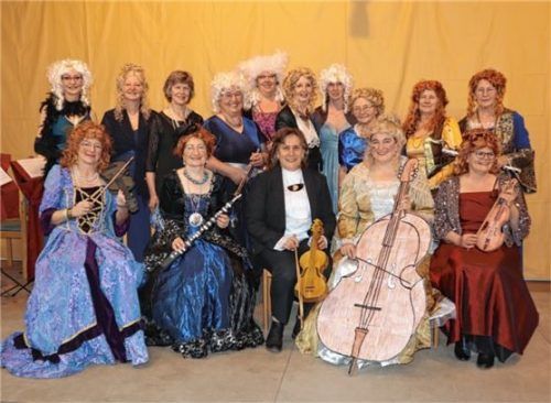 „André Rieu“ und sein Orchester beehrten das Faschingskranzl der Willinger Frauengemeinschaft. Foto  re