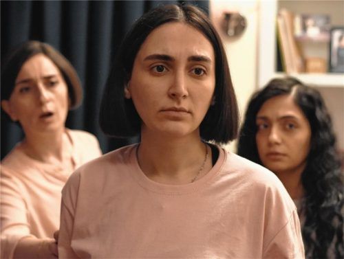 Aus Cannes und Hollywood, USA, ins Hollywood am Inn: „Die Saat des heiligen Feigenbaums“ läuft bei der Biennale 2025 in Mühldorf. Foto Picture Alliance