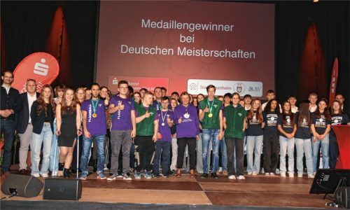 Bei der Sportgala in Rosenheim wurden die Stadtmeister, die Teilnehmer und Sieger aller Altersklassen bei bayerischen und deutschen Meisterschaften geehrt. Fotos Schwitteck