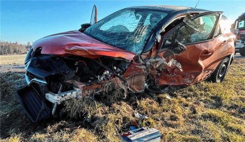 Beide Pkw mussten nach dem Unfall abgeschleppt werden. Foto gbf