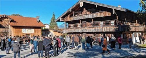 „Blaahaus“ wiedereröffnet: Durch multimediale Stationen, Mitmachangebote und Panoramafotos wird hier die eindrucksvolle Geschichte Kiefersfeldens zum Leben erweckt.