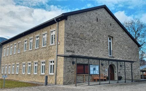 Brannenburg informiert: Jeden Donnerstag von 10 bis 12 Uhr berät Projektleiterin Katharina Unsin im Rathaus zu allen Fragen rund um das selbstbestimmte Leben im Alter.Foto Stuffer-Chunphetch