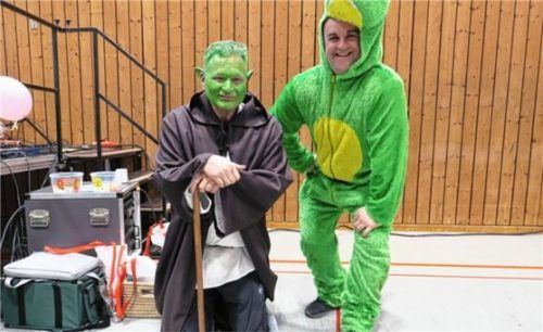 Bürgermeister Richard Richter (links) und Jugendreferent Christian Kastl eröffneten den Kinderfasching.