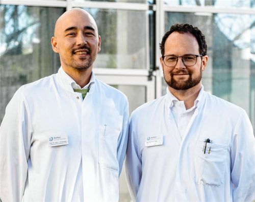 Chefarzt Professor Dr. Joji Kuramatsu und Oberarzt Dr. Johannes Lang. Foto Romed-Kliniken