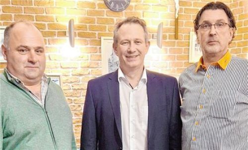 Christian Rinser und Christian Bürger von der Biogasgruppe Rosenheim sowie Alfred Schweiger, GEO Biogas. Foto hötzelsperger