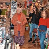 Kulturstaatsministerin im Plattenladen