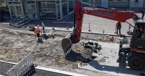 Das größte Investitionsprojekt des Ortes, die Arbeiten an den Ortskernstraßen, kosteten die Gemeinde nicht nur eine Million Euro, sondern verlangten den Bürgern auch einiges an Geduld ab. Der Lohn dafür: nicht nur eine Fußgängerquerung am westlichen Ortsrand, sondern auch vielfach neue oder sanierte Gehsteige.