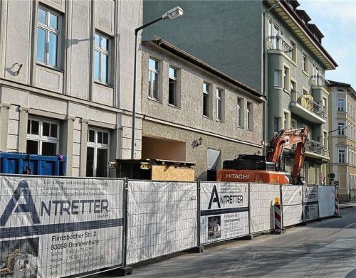 Das Haus an der Königstraße 7a soll abgerissen werden. Dort befand sich jahrelang die Kult-Disco „Calypso“. Foto Cordula Wildauer