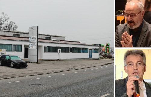Den Bauantrag für eine Flüchtlingsunterkunft für 212 Personen auf diesem Gelände hatte der Bauausschuss abgelehnt, unter anderem aufgrund der „menschenunwürdigen“ Platzverhältnisse, wie Bürgermeister Peter Kloo (oben) betonte. Landrat Otto Lederer hat zu diesem Vorwurf jetzt Stellung bezogen. Foto Riediger/ Bettinger/ re