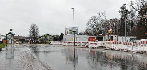 Der allergrößte Teil der Verkehrsteilnehmer in der Rosenheimer Straße hält sich an die Geschwindigkeitsbegrenzung. Foto Heinz