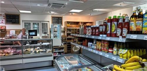 Der Dorfladen wird gut angenommen, aber leider reichen die Einnahmen trotzdem nicht aus.