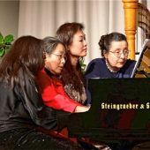 Acht tanzende Hände am Klavier