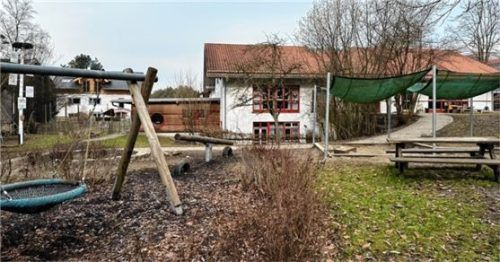 Der große Caritaspark mit dem Heim grenzt an das Kindergartengrundstück.
