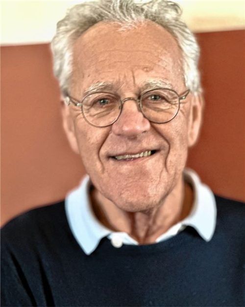 Der Rosenheimer Pianist Dieter Lallinger im lebhaften Gespräch.Foto janka