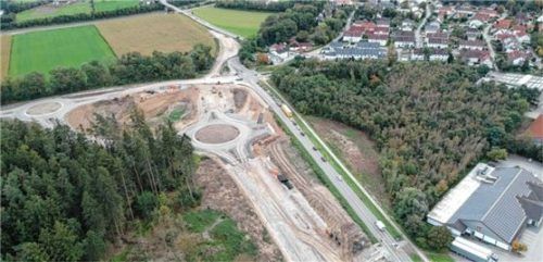 Die beiden Kreisverkehre konnten innerhalb von zwei Monaten gebaut werden. Aber die Baustelle wird auch dieses Jahr ein Thema bleiben. Foto Stuffer