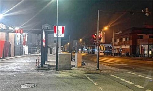 Die Beleuchtung der KFC-Filiale wird auch nach 2 Uhr in der Nacht nicht ausgeschaltet. Foto privat