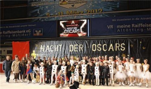 Die Eisgala des VfL Waldkraiburg zog mit ihrer diesjährigen Show „Nacht der Oscars“ Tausende Besucher an. Foto Seitz