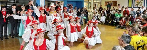 Die Faschingsgilde Rosenheim marschierte 2024 bei den Wendelstein Werkstätten ein.Foto  Gröning