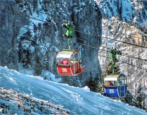 Die Kampenwandseilbahn in Aschau. Der Bund Naturschutz hat gegen ihren Neubau geklagt. Nun sollen alle Argumente noch einmal auf den Tisch kommen. Das hat der Bayerische Verwaltungsgerichtshof entschieden. Foto H. Reiter