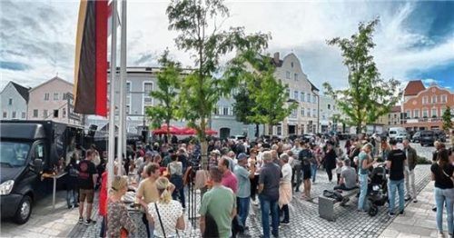 Die Kneipe auf Rädern wird auch dieses Jahr den Stadtplatz mit unterschiedlichen Events beleben. Foto Gruber