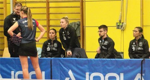 Die Kolbermoorer TT-Damen und Trainer Michael Fuchs (links) haben ein hartes Wochenende vor sich. Foto Erlich