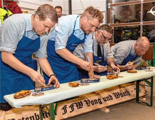 Die Mitglieder der Vagener Wehr mussten mehrere Aufgaben bestehen, hier (von links) Benedikt Meixner, Thomas Ramthun, Bernd Stadler und Jörg Knierim.