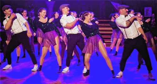 Die Show der Faschingsgilde Bad Aibling stand unter dem Motto „Einmalig und vergessen, Bad Aibling feiert die One-Hit-Wonder“. Fotos Hecht