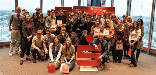 Die Sieger des Planspiels Börse. Foto sparkasse Rosenheim-ad Aibling