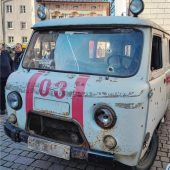 Zerlöcherter Krankenwagen aus der Ukraine