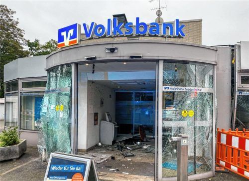 Ein 35-jähriger Niederländer, der im Sommer 2023 in ein Juwelier-Geschäft in Kolbermoor eingebrochen sein soll, muss sich derzeit in Duisburg vor Gericht verantworten. Doch es gibt noch weitere Vorwürfe. Foto  dpa/Arnulf Stoffel