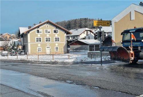 Ein Kreisverkehr soll Staus an der Kreuzung Wasserburger- und Rosenheimer Straße vermeiden.Foto elk