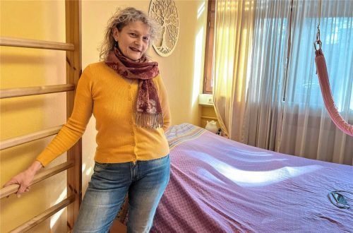 Elisabeth Steer arbeitet bereits seit 42 Jahren als Hebamme. Sie ist eines der Gründungsmitglieder des Geburtshauses in Rosenheim. Foto ph