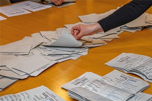 Es war ein spannender Abend. Um Punkt 22.22 Uhr lag im Wahlkreis Rosenheim das Ergebnis vor. Foto dpa