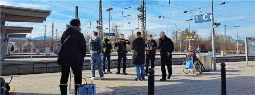 Gegen 11 Uhr hatte sich die Lage am Bahnhof schon wieder beruhigt.Foto Weiser